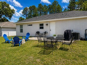 Outdoor dining - Stylish Home Near
WEC, Sleeps 6, (Ocala)