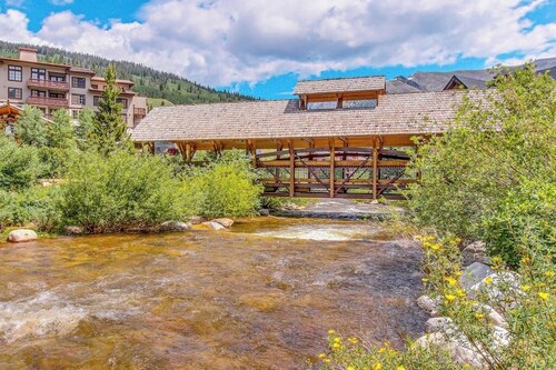 Ski-In/Ski-Out Modern Condo with Shared Hot Tub & Sauna - Views of the Village