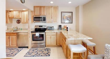 Charming open layout retreat w/prime location in downtown Durango