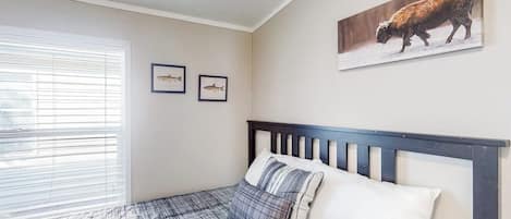 Cuna de viaje, wifi gratis y ropa de cama