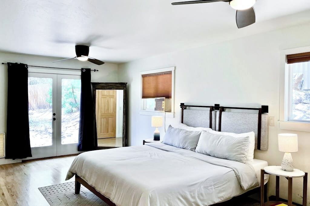 Desk, free WiFi, bed sheets
