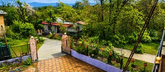 Natural Den homestay - Valley Retreat
