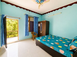 3 bedrooms, iron/ironing board, Internet, bed sheets