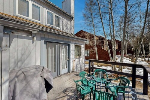 Cozy townhome with fireplace & easy access to outdoor adventure