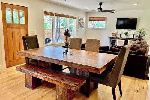 Upper apartment with deluxe kitchen, private W/D, & great location