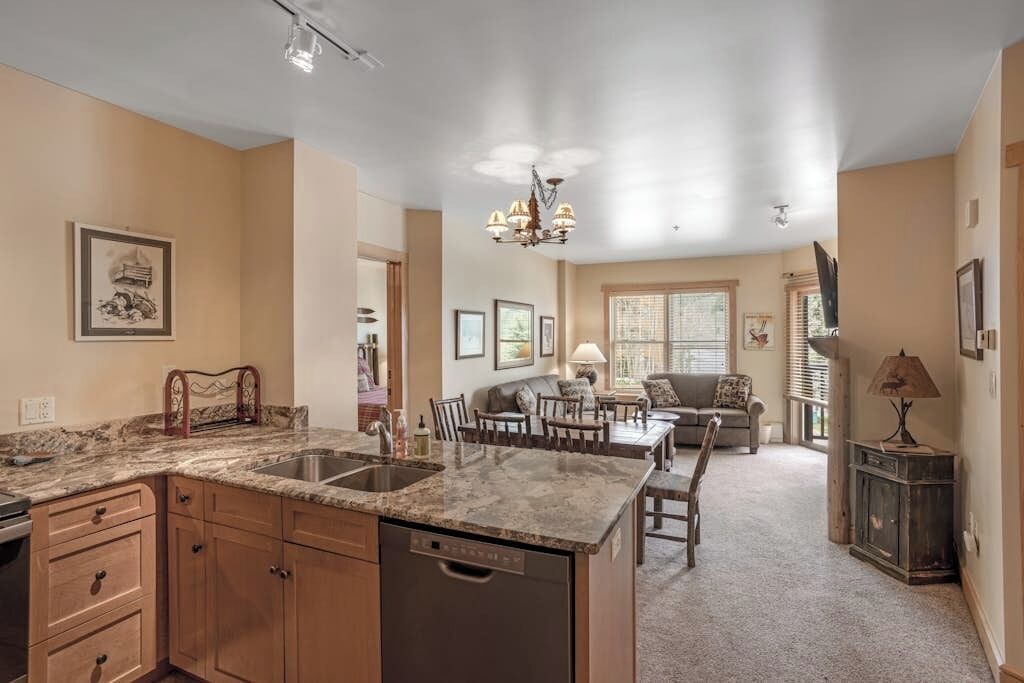 Home W/shared Fitness Center, Billiard Table, Hot Tub Walk To Lifts - Copper Mountain, CO
