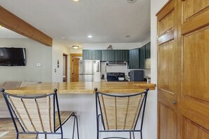 Dining - Cozy home w/ wood fireplace, near town - mountain views (Frisco)