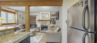 Cozy home w/ wood fireplace, near town - mountain views