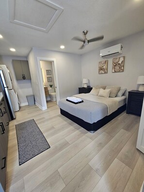 Iron/ironing board, free WiFi, bed sheets - Welcome to La Casita Modern Studio, PRIME LOCATION (Tampa)