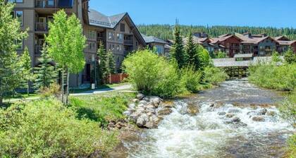 Skier studio with ski views, shared hot tub and sauna - close to ski lifts