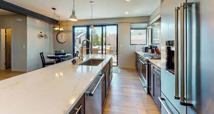 Family-friendly home near town with a private hot tub, balcony, & gas fireplace