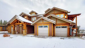 A multi-story log cabin with a garage, surrounded by snow. - Top-floor condo with private hot tub, amazing mountain view & gas fireplace (Fraser)