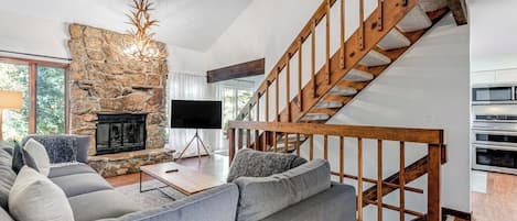 TV, fireplace