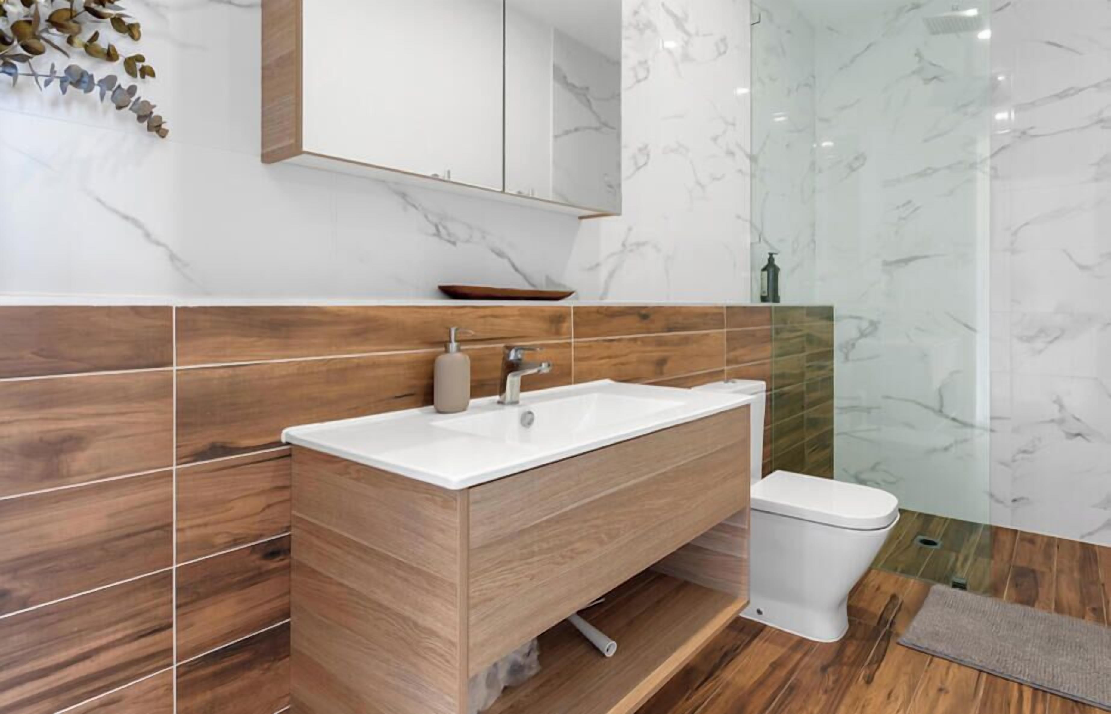 Shower, bidet, towels, soap