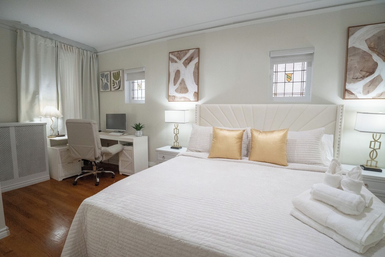 6 bedrooms, desk, iron/ironing board, travel crib