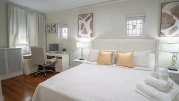 6 bedrooms, desk, iron/ironing board, travel crib