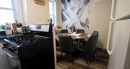 6BR Apt • Workspace • Near Lakefront + Red Line