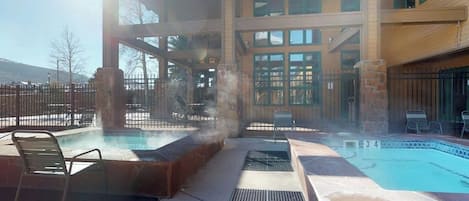 屋内プール、温水プール