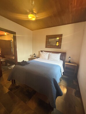 2 quartos, ferros/tábuas de passar roupa, Wi-Fi, roupa de cama
