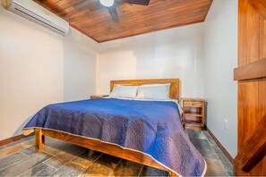 2 bedrooms, iron/ironing board, WiFi, bed sheets - Flamingo Beach 2 BD Condo Near Marina (Flamingo)