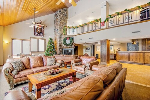 Wonderful Studio in Complex w/Ski-In/Ski-Out Access + Shared Pool & Hot Tub/WiFi