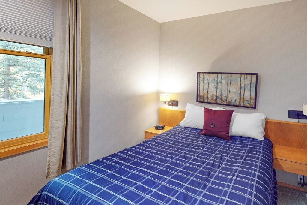 1 habitación, tabla de planchar con plancha, wifi gratis y ropa de cama 