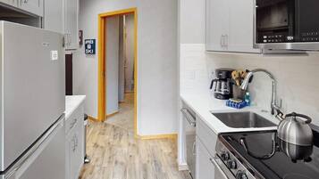 Refrigerador, microondas, horno, placa de cocina