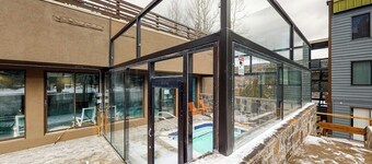 Downtown Condo w/ Shared Pool/ Hot Tub/ W/D & WiFi - Free Shuttle WP Resort