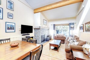Living area - Bright, welcoming condo with pool, hot tub, gas fireplace, fitness room, balcony (Winter Park)