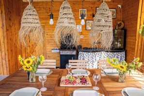 Outdoor dining - House River Home 11 (Karlovac - Zadobarje) (Zadobarje)