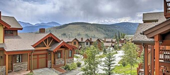 Spacious home w/ kitchen, wifi, great views, deck & convenient location