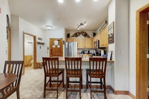 Dining - Walk to the Slopes, Amazing Ski Area Views, Shared Hot Tubs Too (Keystone)