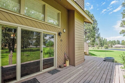 Cozy condo with WiFi, fireplace, & loft - close to golf, ski, & lakes