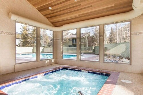 Cozy Ski Condo w/ Fast WiFi & a Wood-Burning Fireplace - Walk to the Lifts