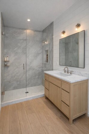 Shower, towels - All New July 2026  5-bedroom house Village of East Hampton W?Pool, Walk to town, (East Hampton)