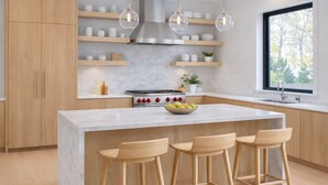 Une cuisine moderne dotée d’un îlot central, de tabourets de bar, de meubles en bois et de luminaires suspendus.