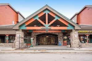 Point of interest - Affordable condo w/ mountain views plus a shared pool & hot tub (Keystone)