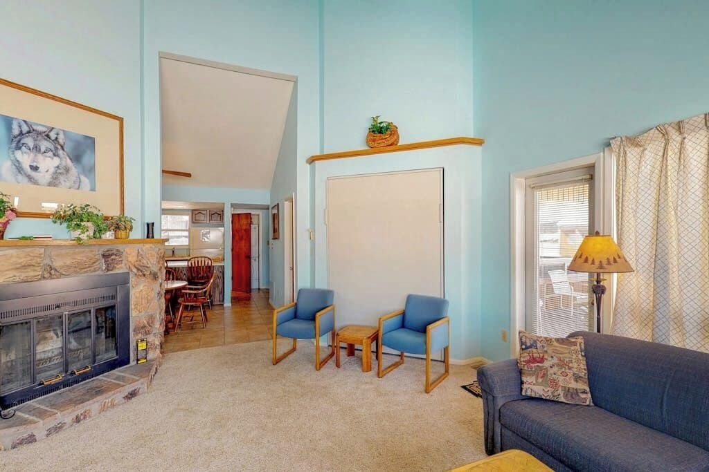 TV, fireplace, DVD player, stereo