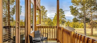 Convenient dog-friendly, course-front condo with washer/dryer - near hot springs