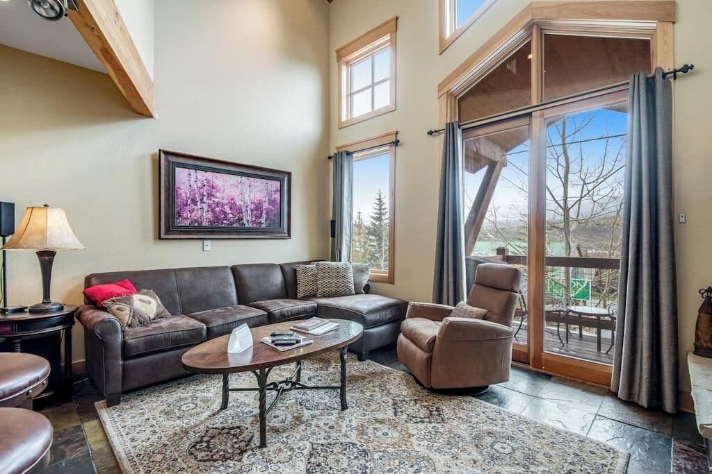 TV, fireplace, DVD player, books