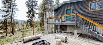 Log Home with Mountain Views, Firepit & Gas Fireplace - Quick Drive to Skiing