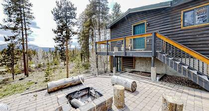 Log Home with Mountain Views, Firepit & Gas Fireplace - Quick Drive to Skiing