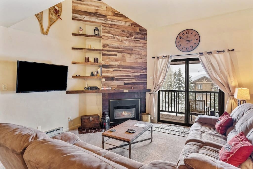 TV, fireplace, DVD player