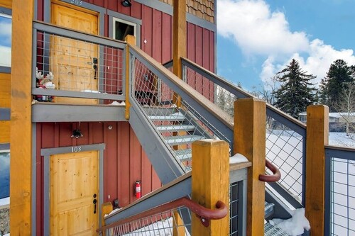 End-Unit Condo w/Beautiful Blue River & Mountain Views, Free WiFi, & Deck