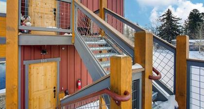 End-Unit Condo w/Beautiful Blue River & Mountain Views, Free WiFi, & Deck