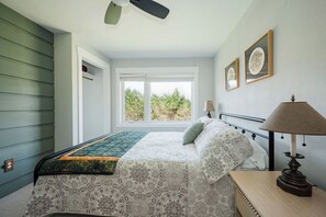 Room - The Chalet Retreat, Peaceful Up North Getaway! (Charlevoix)