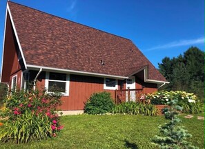 Exterior - The Chalet Retreat, Peaceful Up North Getaway! (Charlevoix)