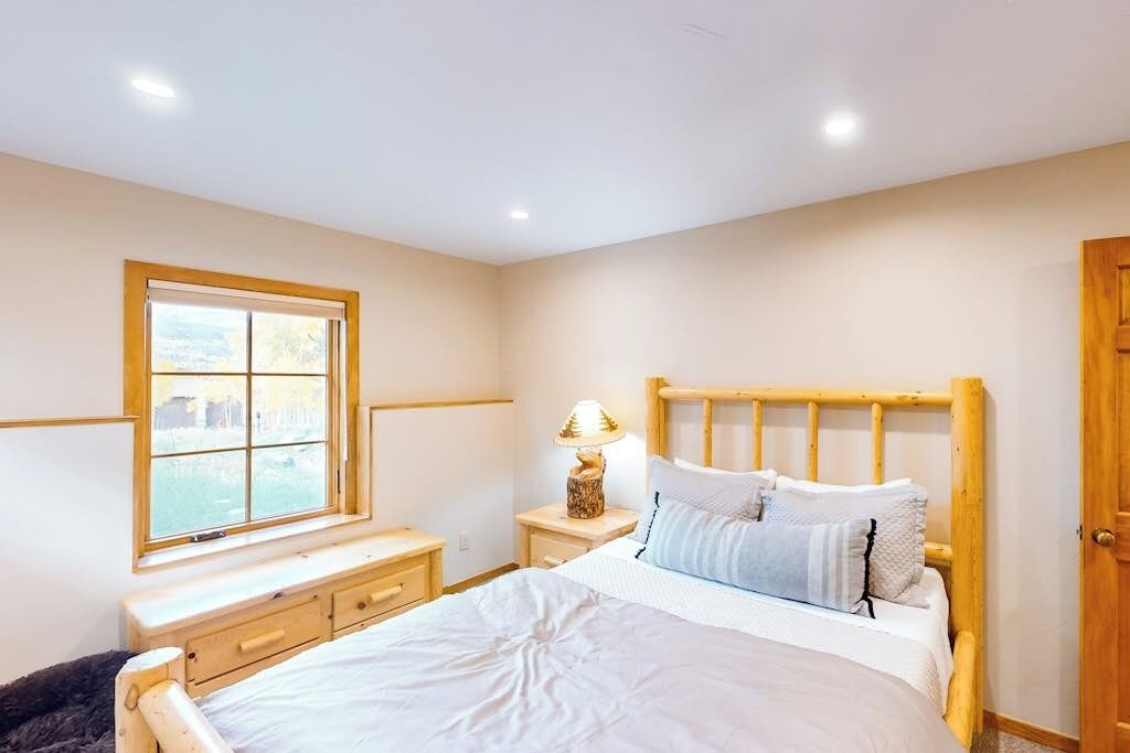 Desk, iron/ironing board, travel crib, free WiFi