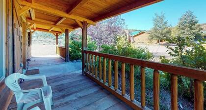 Rustic bunk house surrounded by beauty w/ fully equipped kitchen & free WiFi