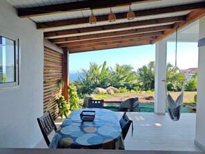 Outdoor dining - Kaz Ba and its magnificent sea view (Trois-Rivières)